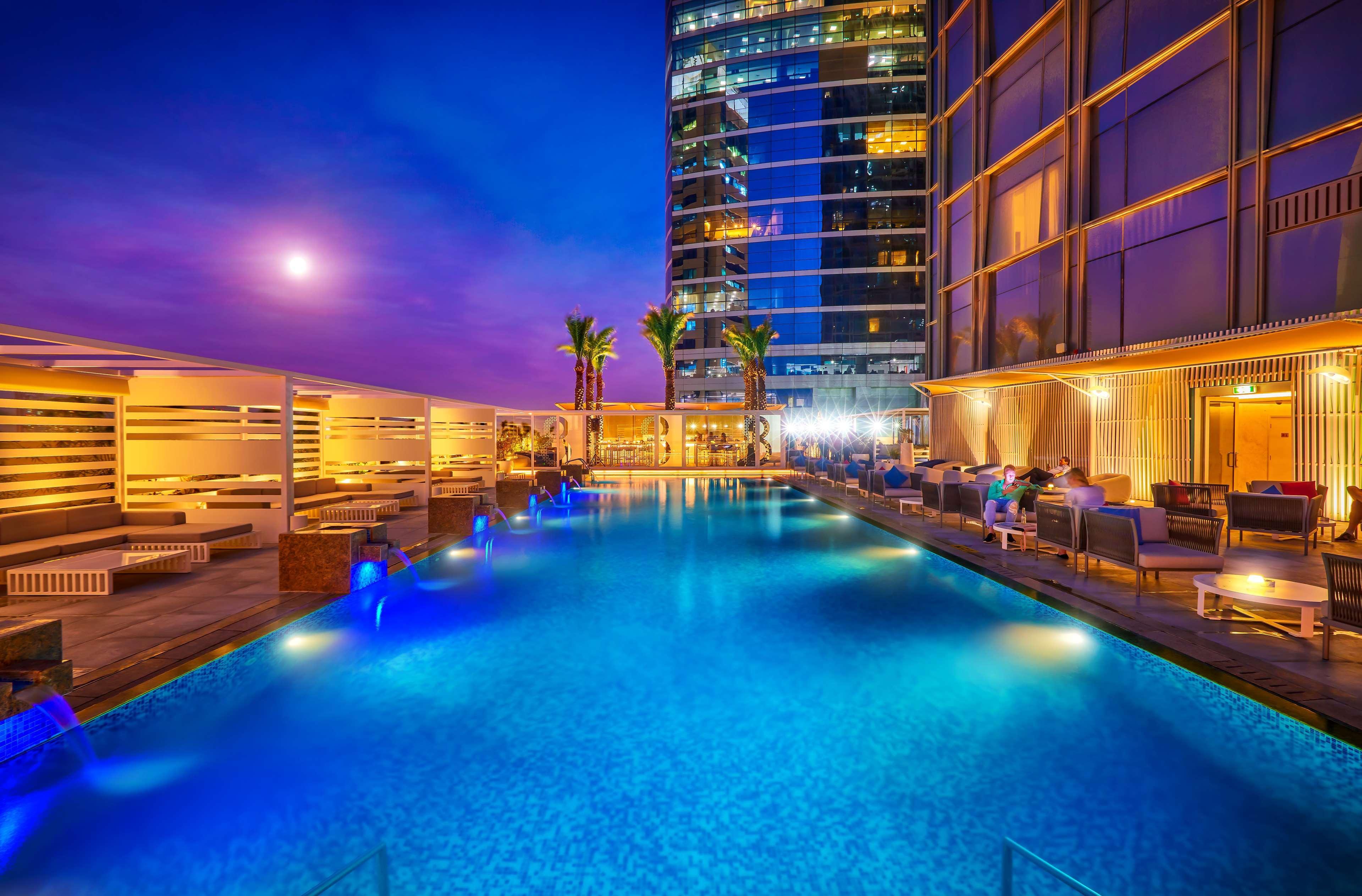 Dubai hotel 4. Media one Hotel Дубай. Дубай Медиа Сити. Reflections Hotel 4 ОАЭ Дубай бар Дубай. Reflections Hotel Dubai 4* (городские отели Дубая).